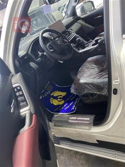 تۆیۆتا لاند کروزەر